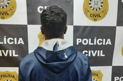 Um homem de 26 anos foi detido nesta sexta-feira (8) suspeito de assaltar motoristas de aplicativo na Lomba do Pinheiro, na zona leste da Capital. De acordo com a Polícia Civil, ele abordou pelo menos cinco pessoas este ano e já havia sido preso sete vezes pelo mesmo delito. A identidade do homem não foi divulgada.<!-- NICAID(15621011) -->