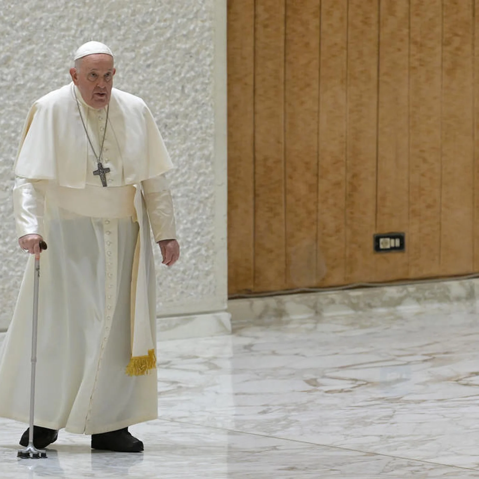 Sapatos pretos dizem mais sobre o papa Francisco do que mil palavras sobre humildade | GZH