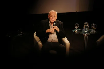 PORTO ALEGRE, RS, BRASIL, 16/11/2017 -Feira do Livro. Bate-papo com o LUÍS FERNANDO VERÍSSIMO promovida pela ARI no Auditório Barbosa Lessa – Centro Cultural CEEE Érico Veríssimo (CCCEV)  (FOTOGRAFO: CARLOS MACEDO / AGENCIA RBS)<!-- NICAID(13272764) -->