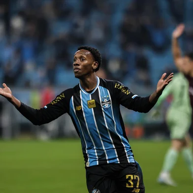 PORTO ALEGRE, RS, BRASIL, 26-05-2026: Grêmio vs Torque, na Arena, pela Sul-Americana 2026. Na foto, o jogador do Grêmio, Gabriel Mec. Foto: Renan Mattos/Agência RBS<!-- NICAID(16293695) -->