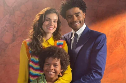 Camila Queiroz, Diogo Almeida e Levi Asaf nos bastidores de 'Amor Perfeito'.<!-- NICAID(15378288) -->