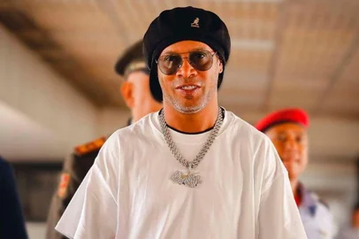 Ronaldinho Gaúcho - single  Vida de Bruxo<!-- NICAID(15820032) -->