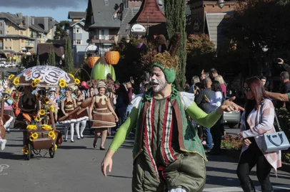 16_04_2022_Pascoa em Gramado2022_ Parada de Pascoa. Foto Cleiton Thiele/SerraPress<!-- NICAID(15071112) -->