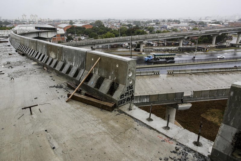 PORTO ALEGRE, RS, BRASIL, 05-05-2021: Obras paradas na nova ponte do Guaiba. Governo federal vetou recursos para obras em andamento no orcamento para 2021. (Foto: Mateus Bruxel / AgÃªncia RBS)Indexador: Mateus Bruxel<!-- NICAID(14774733) -->
