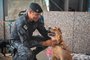 Soldado Diego Maia, do Comando de Polícia Choque (CPChq), no ginásio da Academia de Polícia Militar, onde há desabrigados da enchente em Porto Alegre - inclusive cães resgatados.Coluna Informe Especial.<!-- NICAID(15754570) -->