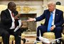 Novo bate-boca: Trump confronta presidente da África do Sul sobre suposto "genocídio" de agricultores brancos