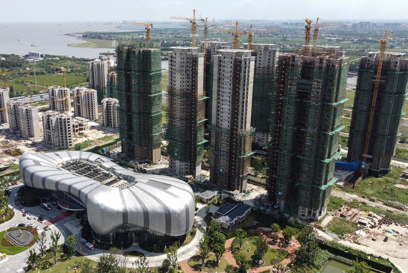 This aerial photo taken on September 17, 2021 shows the halted under-construction Evergrande Cultural Tourism City, a mixed-used residential-retail-entertainment development, in Taicang, Suzhou city, in China's eastern Jiangsu province. (Photo by Vivian LIN / AFP)<!-- NICAID(14894311) -->