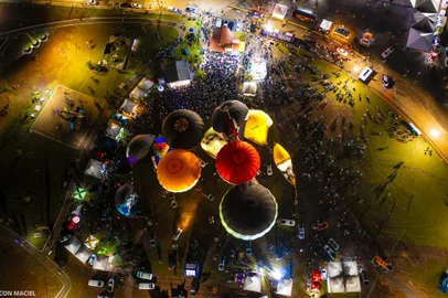 A partir desta quinta-feira (19), 14 balões vão colorir os Campos de Cima da Serra durante o 2º Festival de Balonismo de Vacaria. O evento gratuito é realizado pela Secretaria Municipal de Turismo em parceria com a Federação Gaúcha de Balonismo. Serão quatro dias de programação.<!-- NICAID(15571059) -->