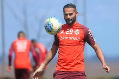 O volante Thiago Maia participa de treino do Inter no CT Parque Gigante.<!-- NICAID(15883127) -->