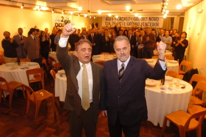 Grupo da chapa &quot; Grêmio Vencedor &quot; com Fábio Koff e Luis Carlos Silveira Martins.<!-- NICAID(1603285) -->