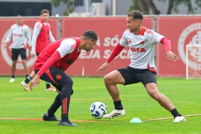 Alan Patrick no treino do Inter