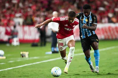PORTO ALEGRE, RS, BRASIL, 11-04-2026: Clássico GreNal nº452 no estádio Beira-Rio. Inter e Grêmio se enfrentam pelo Campeonato Brasileiro Série A 2026. Foto: Jonathan Heckler/Agência RBS<!-- NICAID(16264096) -->
