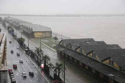 PORTO ALEGRE, RS, BRASIL - 2024.05.02 - Cais mauá visto do alto de um prédio. FOTO: ANDRÉ ÁVILA, AGÊNCIA RBS<!-- NICAID(15751366) -->