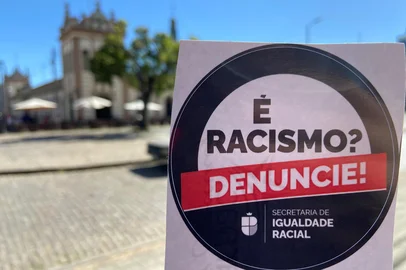Racismo é crime<!-- NICAID(16167841) -->