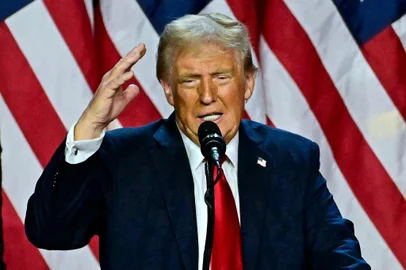 Former US President and Republican presidential candidate Donald Trump speaks during an election night event at the West Palm Beach Convention Center in West Palm Beach, Florida, on November 6, 2024. Donald Trump claimed victory and pledged to "heal" the country on November 6, 2024 as results put him on the verge of beating Kamala Harris in a stunning White House comeback. (Photo by Jim WATSON / AFP)Editoria: POLLocal: West Palm BeachIndexador: JIM WATSONSecao: electionFonte: AFPFotógrafo: STF<!-- NICAID(15908099) -->
