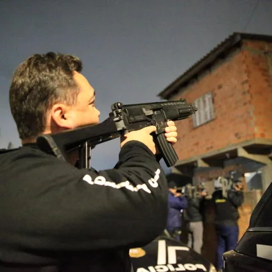 PORTO ALEGRE, RS, BRASIL, 10-07-2025: Facção usava advogada para entregar drogas e celulares em prisões; operação prende 11 suspeitos. Departamento Estadual de Investigações do Narcotráfico realiza ação contra grupo criminoso. São cumpridos 13 mandados de prisão preventiva e 18 de busca e apreensão. Foto: Ronaldo Bernardi/Agência RBS<!-- NICAID(16077228) -->