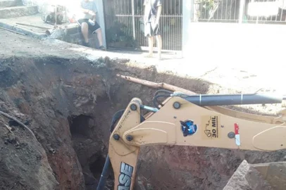 Novo rompimento de adutora da Corsan afeta fornecimento de água em Cachoeirinha e pode atingir Gravataí<!-- NICAID(15340543) -->