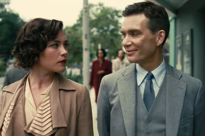 L to R: Florence Pugh is Jean Tatlock and Cillian Murphy is J. Robert Oppenheimer in OPPENHEIMER, written, produced, and directed by Christopher Nolan.<!-- NICAID(15486315) -->