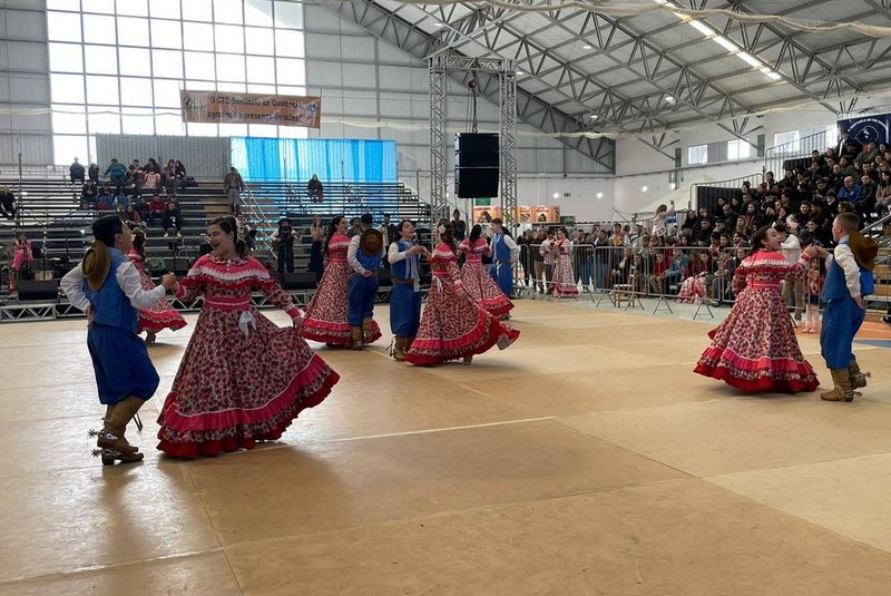 Juvenart reúne milhares de pessoas em Restinga Seca para assistir às apresentações de dança<!-- NICAID(15495425) -->