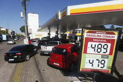 PORTO ALEGRE, RS, BRASIL, 01/06/2023- Postos de gasolina - Posto Bufon Farrapos.  Foto: Lauro Alves  / Agencia RBS<!-- NICAID(15444692) -->
