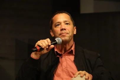 Itamar Vieira Junior na Feira do Livro de Porto Alegre<!-- NICAID(15587200) -->