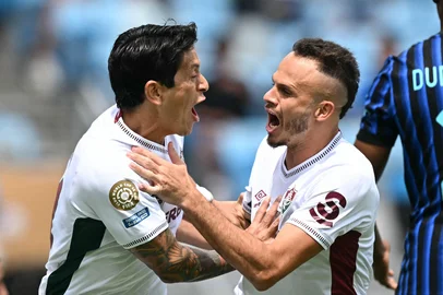 Fluminense's Argentine forward #14 German Cano (CL) celebrates with Fluminense's Brazilian defender #06 Rene (CR) after scoring Fluminense's first goal during the FIFA Club World Cup 2025 round of 16 football match between Italy's Inter Milan and Brazil's Fluminense at the Bank of America Stadium in Charlotte on June 30, 2025. (Photo by Paul ELLIS / AFP)Editoria: SPOLocal: CharlotteIndexador: PAUL ELLISSecao: soccerFonte: AFPFotógrafo: STF<!-- NICAID(16070561) -->