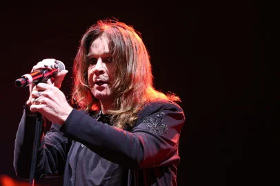 PORTO ALEGRE, RS, BRASIL, 09-10-2013: A banda britânica de heavy metal BLACK SABBATH apresenta o show da turnê mundial Reunion, no palco da FIERGS. O repertório com 17 músicas (veja ao lado) que Ozzy Osbourne (vocal), 64, Tony Iommi (guitarra), 65, e Geezer Butler (baixo), 64, escolheram para a turnê garante cerca de uma hora e meia de show, com War Pigs, Iron Man e Paranoid, entre outras hinos obrigatórios, e quatro novas canções do aclamado álbum "13" (Universal Music), lançado em junho deste ano. (Foto: Bruno Alencastro/Agência RBS, SEGUNDO CADERNO)<!-- NICAID(9852113) -->