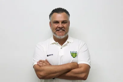 No técnico do Ypiranga Gabardo Junior<!-- NICAID(16270402) -->