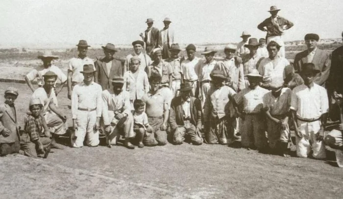 Operários da construção de Atlântida na década de 1950.