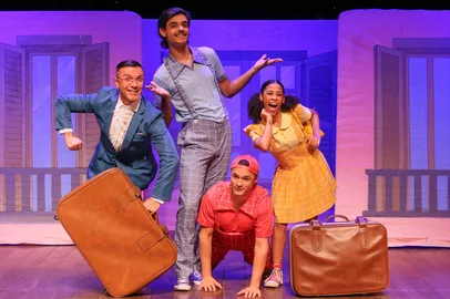 Apaixonados pela sua arte, o grupo de contadores de histórias e animadores culturais, Vivandeiros da Alegria, surgiu em 2005, com uma trajetória que tem colecionado sorrisos ao longo desse tempo. Feiras de livros, Seminários de Educação, Festividade de Instituições Públicas ou Privadas são espaços frequentes onde nossos artistas atuam. Com grande bagagem cultural, adaptam-se a diferentes momentos e atividades, sempre aliando talento, dedicação e compromisso. Para o Grupo, é uma alegria participar da 26ª edição do Tapete Mágico, inovando no repertório artístico e se desafiando com essa montagem cênica inspirada na obra do Mario Quintana que, se vivo estivesse, completaria 120 anos em 2026. Que prazer celebrar a vida e a obra desse gênio da poesia.Espetáculo: Um batalhão de letras inventam mundos: "Detetives do Hotel Majestic"<!-- NICAID(16263432) -->