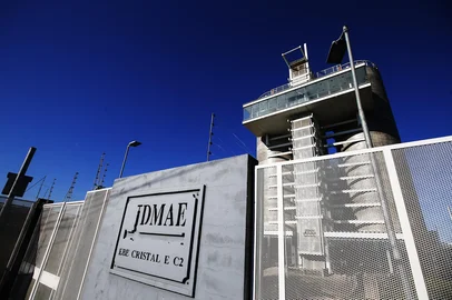 PORTO ALEGRE, RS, BRASIL, 27-06-2019: Fechado desde 2016, mirante do DMAE com vista para o Guaíba segue sem prazo para reabrir. A estrutura, que tem 20 metros de altura, oferece vista privilegiada do pôr do sol (FOTO FÉLIX ZUCCO/AGÊNCIA RBS, Editoria de Porto Alegre).<!-- NICAID(14140828) -->