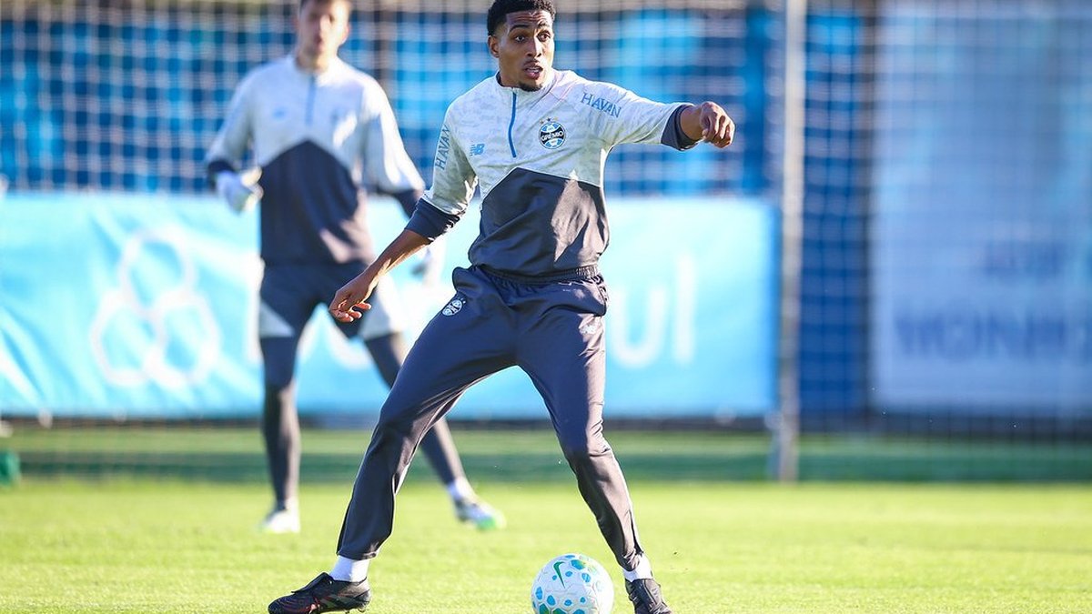 Wallace estreia bem e ganha pontos por titularidade no Grêmio