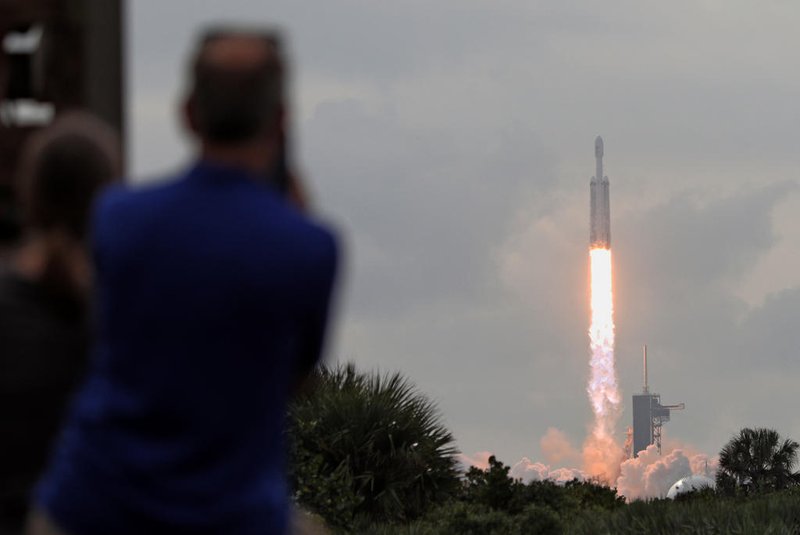 A SpaceX Falcon Heavy rocket with the Psyche spacecraft launches from NASA's Kennedy Space Center in Cape Canaveral, Florida, on October 13, 2023. The spacecraft is bound for Psyche, an object 2.2 billion miles (3.5 billion kilometers) away that could offer clues about the interior of planets like Earth. (Photo by CHANDAN KHANNA / AFP)Editoria: SCILocal: Kennedy Space CenterIndexador: GREGG NEWTONSecao: space programmeFonte: AFPFotógrafo: STR<!-- NICAID(15568281) -->