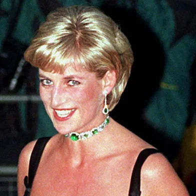 BRITAIN-DIANADiana, Princess of Wales, arrives at the Tate Gallery in London 01 July to attend a Centenary gala dinner to celebrate the Tate's 100 years. It was also the princess's birthday. The event was sponsored by Paris fashion house, Chanel. (Photo by PAUL VICENTE / AFP)Editoria: HUMLocal: LondonIndexador: PAUL VICENTESecao: peopleFonte: AFPFotógrafo: STR<!-- NICAID(14881782) -->