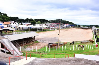 VACARIA, RS, BRASIL, 26/01/2018. 32º Rodeio Crioulo Internacional de Vacaria. Preparativos para o rodeio que inicia amanhã (27/01) e vai até o dia 04/02. (Artur Alexandre/Especial)Indexador: Artur Alexandre                 <!-- NICAID(13385868) -->