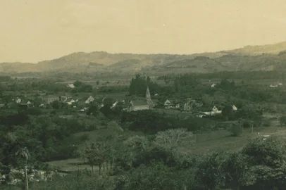 Igrejinha nos anos 1930.<!-- NICAID(16384746) -->