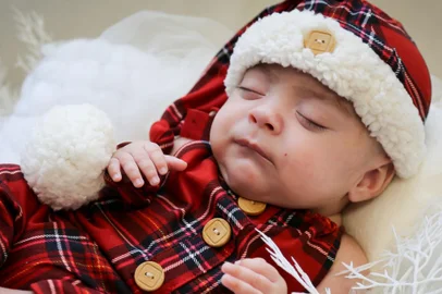 Bebês da UTI Neonatal do Hospital geral de Caxias são fotografados em ensaio newborn natalino<!-- NICAID(15300481) -->