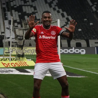 Edenilson, volante do Inter