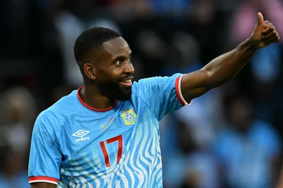 NICOLAS TUCAT / AFP Congo's forward #17 Cedric Bakambu reacts during the international friendly football match between Denmark and DR Congo ahead of the 2026 FIFA World Cup football tournament at the Stade Maurice Dufrasne in Liege on June 3, 2026. (Photo by NICOLAS TUCAT / AFP)Editoria: SPOLocal: LiegeIndexador: NICOLAS TUCATSecao: soccerFonte: AFPFotógrafo: STF<!-- NICAID(16343003) -->