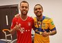 Formados no Grêmio, Rafael Carioca e Douglas Costa publicam foto juntos após Mundial de Clubes
