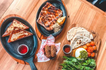 cais embarcadero, drink, assado, churrasco, carne, porto alegre, cais maua, destemperados, porto alegre<!-- NICAID(14821211) -->