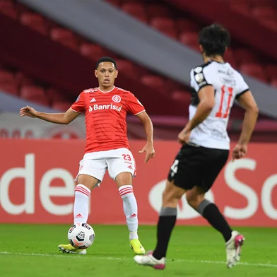 Marcos Guilherme em jogo do Inter contra o Olimpia pela Libertadores <!-- NICAID(14777860) -->