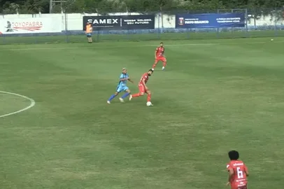 Guarany de Bagé empata com Azuriz e segue com apenas uma vitória na Série D<!-- NICAID(16045607) -->