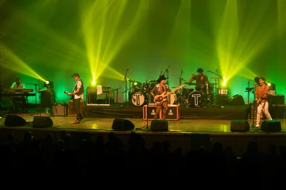Ícone do rock gaúcho, banda TNT se reúne para show histórico após 20 anos. Apresentação foi no Auditório Araújo Vianna, um show completo com Charles Master, Márcio Petracco, Tchê Gomes, João Maldonado, Fábio Ly e Paulo Arcari, integrantes de formações históricas da banda TNT.<!-- NICAID(15939423) -->