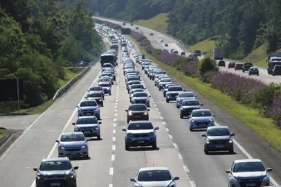 Congestionamento Freeway - Ronaldo Bernardi/Agência RBS<!-- NICAID(15308688) -->