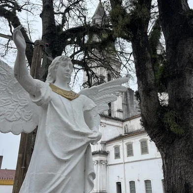 Anjo ao lado da Basílica Nossa Senhora das Dores, em Porto AlegreColocado em novembro de 2024.Até 1966, estava na fachada da igreja.<!-- NICAID(16123472) -->