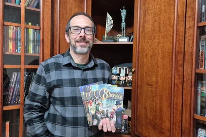 Professor e Escritor André Cordenonsi com sua série de livros