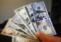 Por que nem a confirmação de tarifa de Trump faz dólar subir de volta a R$ 5,80
