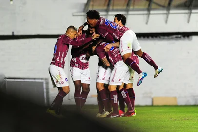 CAXIAS DO SUL, RS, BRASIL, 23/04/2025. Caxias x Guarani, jogo válido pela terceira rodada da primeira fase da série C do campeonato brasileiro e realizado no estádio Centenário. (Porthus Junior/Agência RBS)Indexador: BTK                             <!-- NICAID(16026212) -->