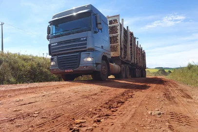 Matheus Moraes / Agencia RBS Imagens do trecho sem asfalto entre Passo Fundo e Erechim na Rodovia Transbrasiliana, BR-153<!-- NICAID(15361826) -->